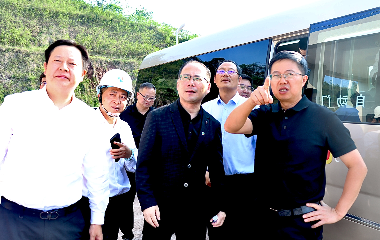 宜賓市南溪區(qū)委書記、南溪經(jīng)開區(qū)黨工委書記劉剛率隊(duì)調(diào)研遠(yuǎn)東宜賓智能產(chǎn)業(yè)園