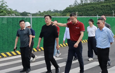 三江新區(qū)（臨港經(jīng)開區(qū)）黨工委委員、南溪經(jīng)開區(qū)管委會主任李勇率隊調(diào)研遠東股份宜賓智能產(chǎn)業(yè)園